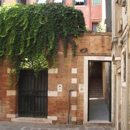 Guest house Ca' Centopietre 3*
