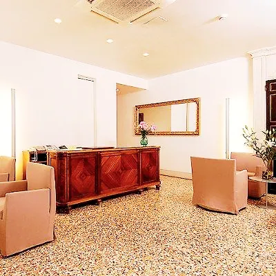Hotel San Zulian 3*
