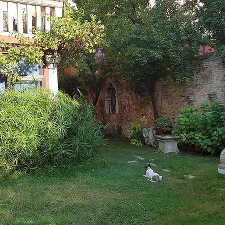 Apartment Garden Ca' Rezzonico *