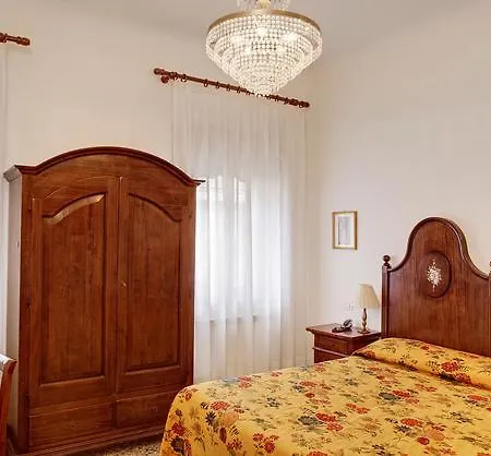 Casa Rezzonico Bed & Breakfast 2*