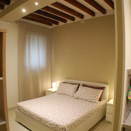Ca' Dei Giugie Apartment *