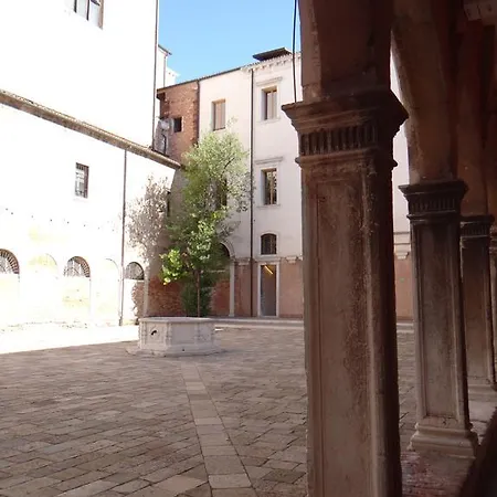 Studio Ai Crociferi * Venecia