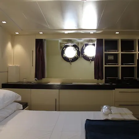 Πλωτό κατάλυμα Yacht Bert Venezia