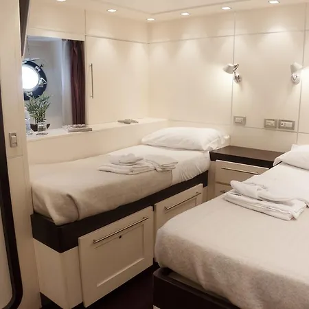 Πλωτό κατάλυμα Yacht Bert Venezia 5*