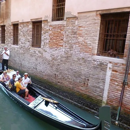 Guest house Palazzo Lion Morosini - Check In Presso Ai Santi Apostoli