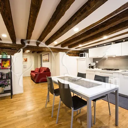 Apartment The Lion's House Apt5 *