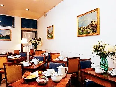 Hotel San Zulian 3*