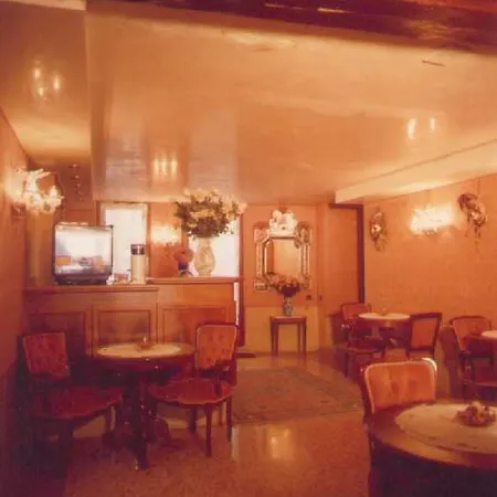 Canal & Walter Hotel 3*