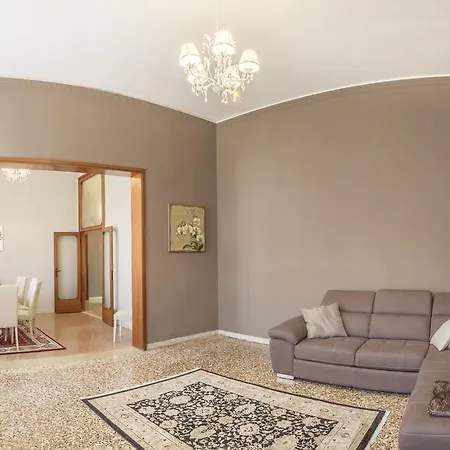 Grand Canal Palace With Lift Apartment *