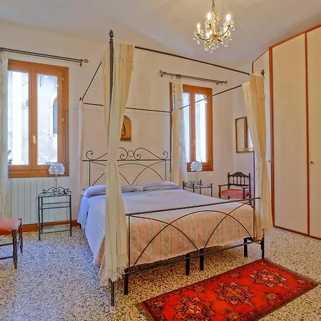 Ai Miracoli Apartment *