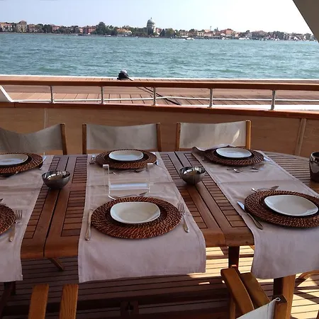 Yacht Bert Venezia