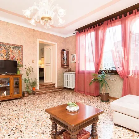 Ca Della Trifora Apartment *