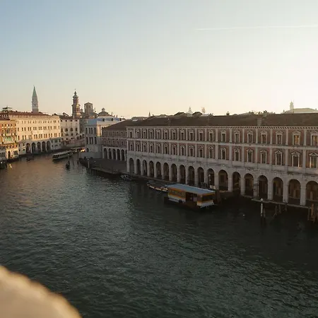 Hotel Ai Santi Apostoli 3*