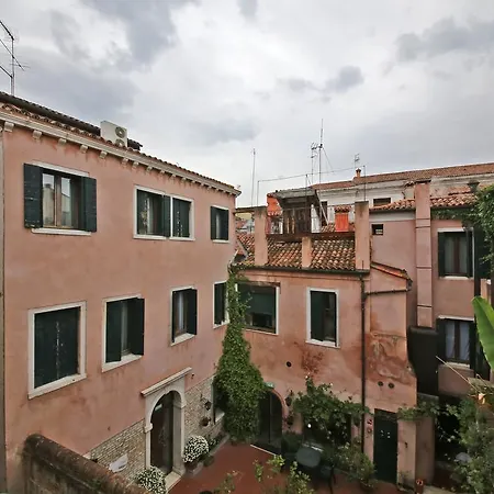 Apartment Homes & Holidays Art District Venice