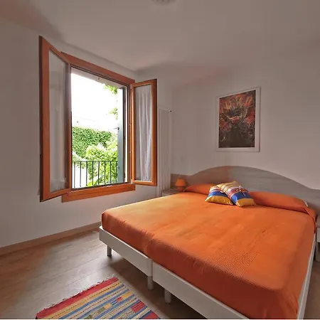 Homes & Holidays Art District Apartment Venice