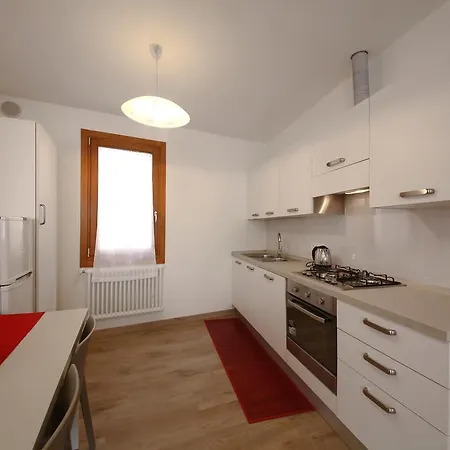 Homes & Holidays Art District Apartment Venice