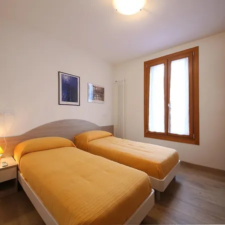 Homes & Holidays Art District Apartment Venice