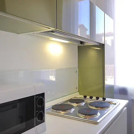 Garden View Apartment *