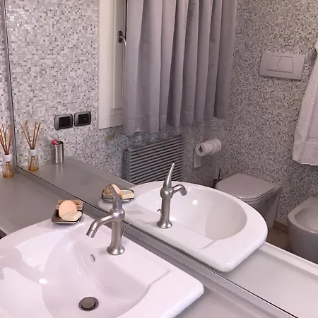 Ghetto Modern Apt For 4, Venice Apartment *