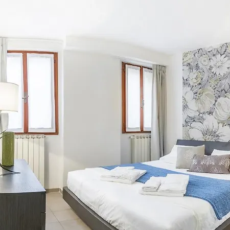 Grand Palace Canal View Apartment Venice