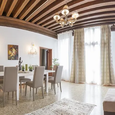 Apartment Grand Palace Canal View Venice