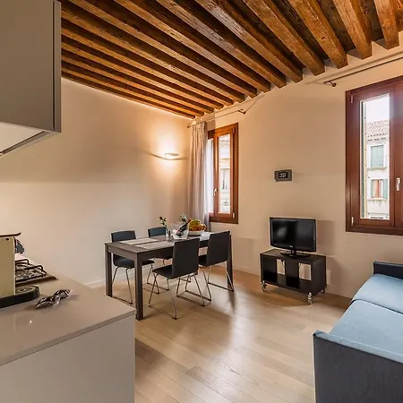 Charming Palace Corte Del Teatro Apartment *