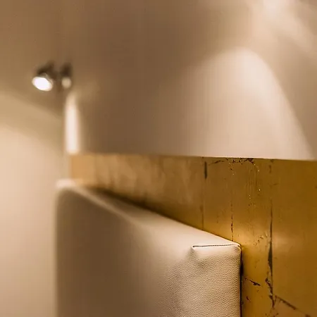 Charming Palace Corte Del Teatro Apartment