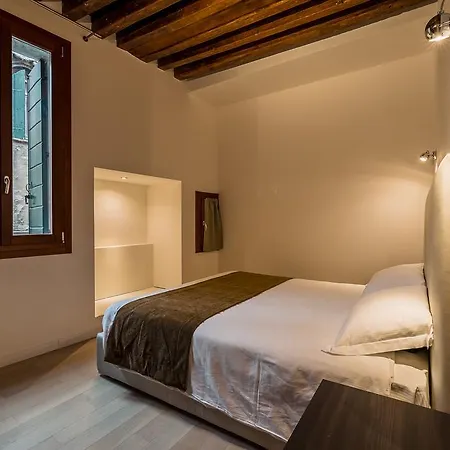 Charming Palace Corte Del Teatro Apartment *