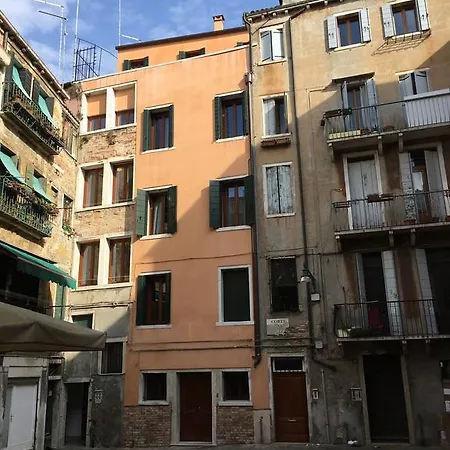 Charming Palace Corte Del Teatro Apartment