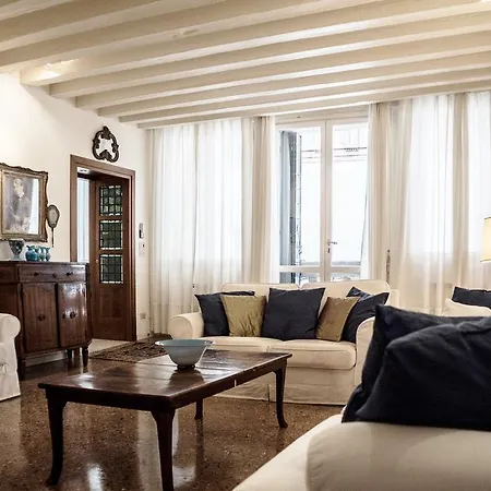 Accademia Terrazza Apartment Venice