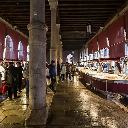 Al Mercato Di Rialto Apartment *