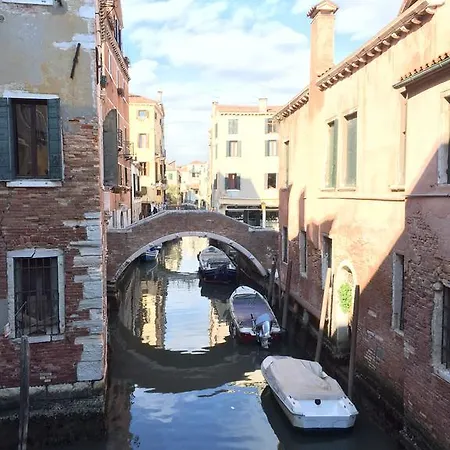 Homes & Holidays Art District Venice