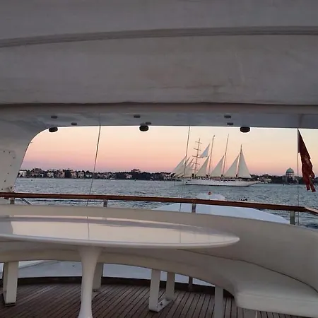 Yacht Bert Venezia Πλωτό κατάλυμα 5*