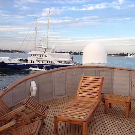 Πλωτό κατάλυμα Yacht Bert Venezia Βενετία