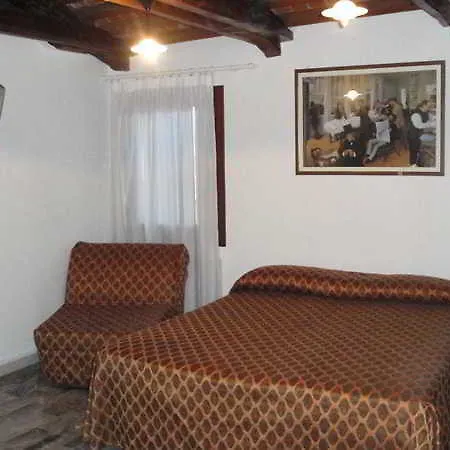 Ariel Silva Hotel 2*
