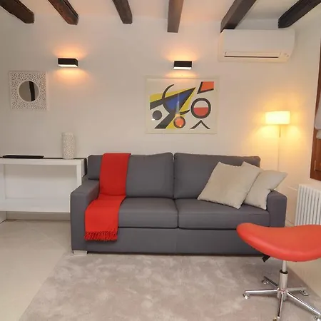 Mirrors Apartment