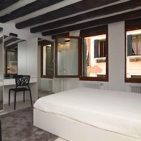 Mirrors Apartment *