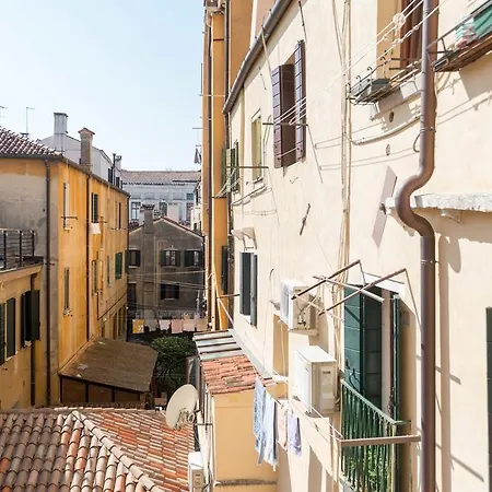 Apartment Ghetto Modern Apt For 4, Venice