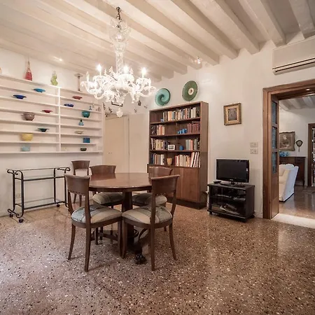 Accademia Terrazza Apartment *