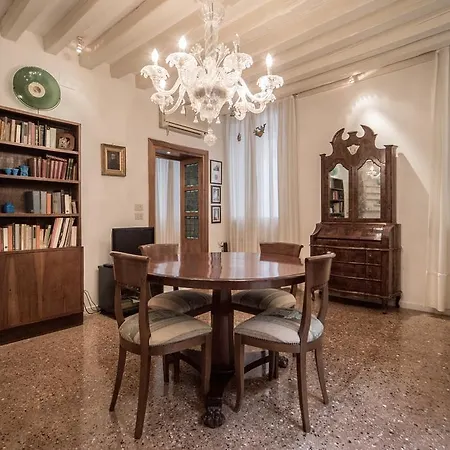 Accademia Terrazza Apartment Venice