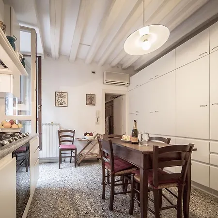 Accademia Terrazza Apartment Venice