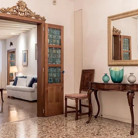 Accademia Terrazza Apartment Venice