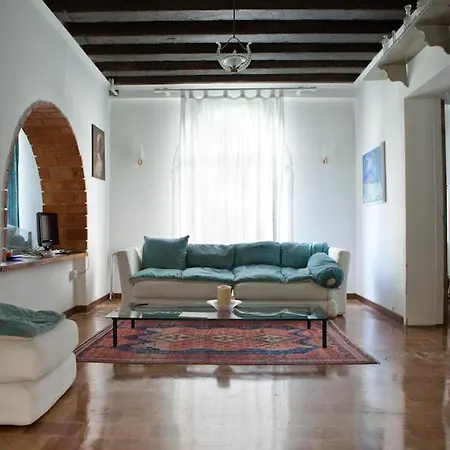 Garden Ca' Rezzonico Apartment *