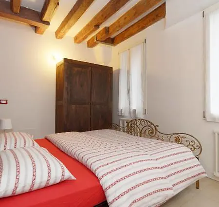 Salizada San Francesco Apartment *