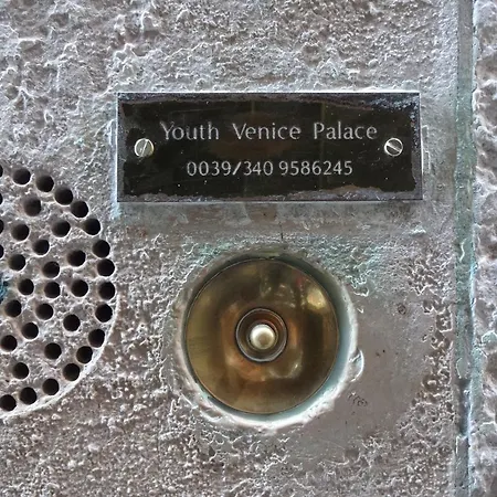 Youth Palace Hostal *