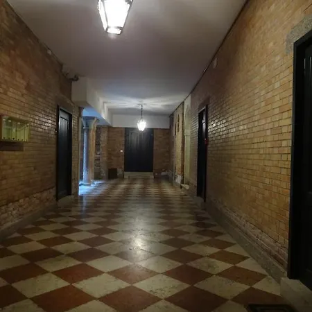 Hostal Youth Palace Venecia
