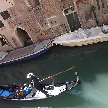 Youth Palace Hostal Venecia