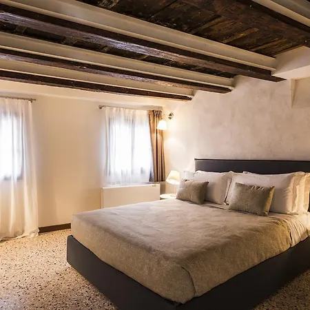 Myplace Campo Santa Margherita Apartment *
