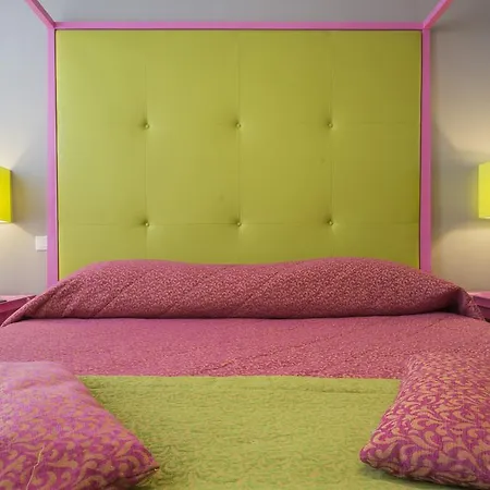 Apartment Ad Lofts *