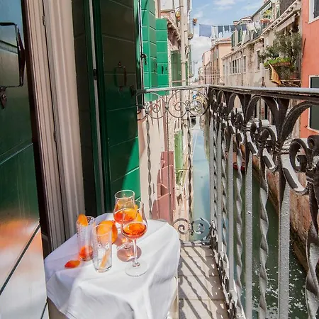 Ca Dei Miracoli Apartment *